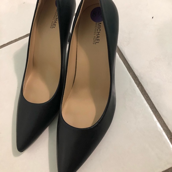 Black Michael Kors heels - Picture 3 of 4
